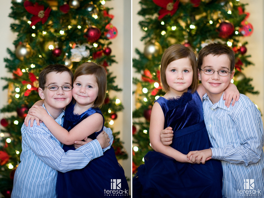  Traditional Christmas portraits in front of the Christmas tree 
