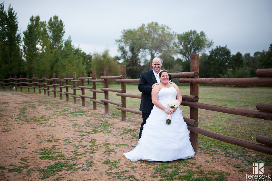beautiful open pasture photographs of bride and groom