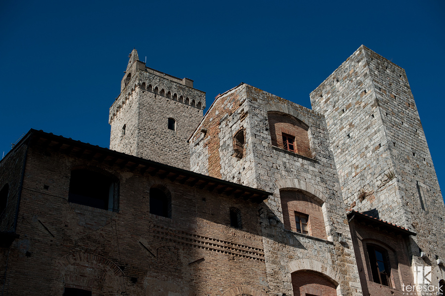 image of the building in San Gimignano Italy