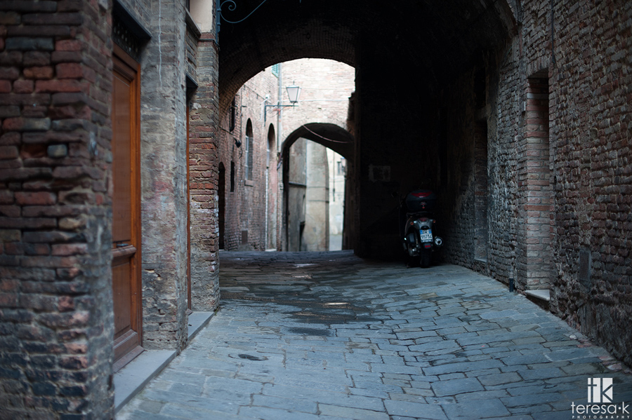 alley in sienna Italy