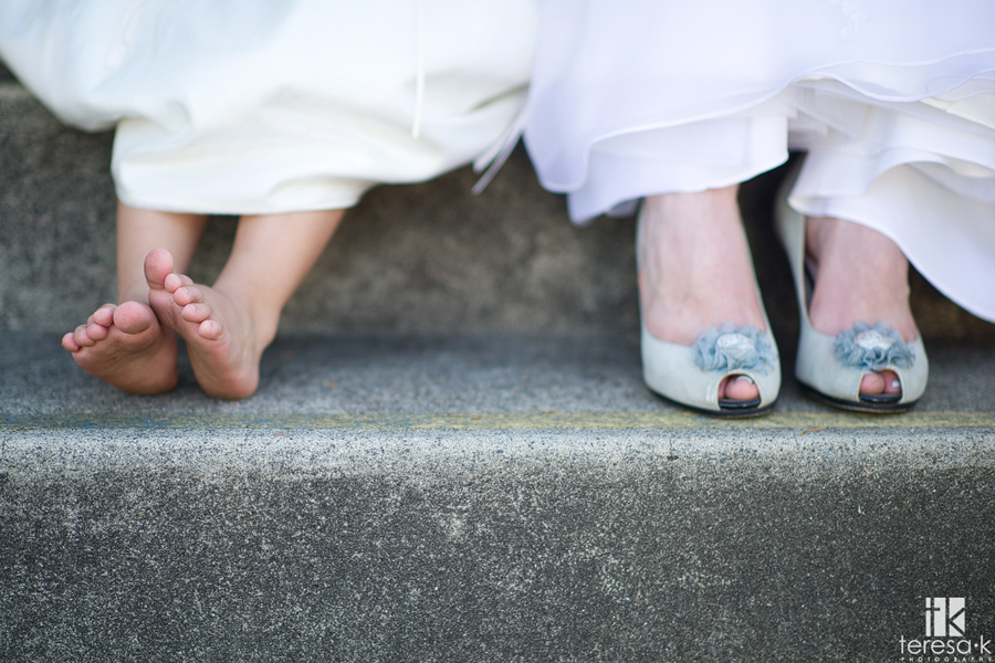bride and flower girls feet